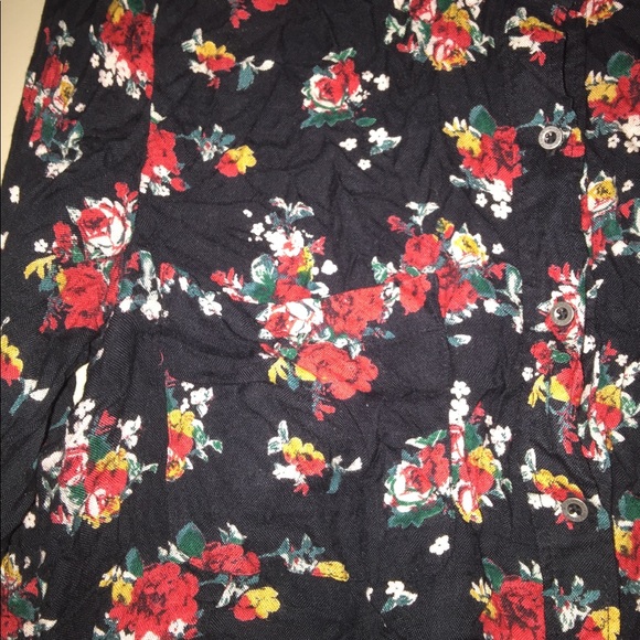 🍁🛍🌹Mudd Floral Hi-Low Shirt🌹 - Picture 2 of 5